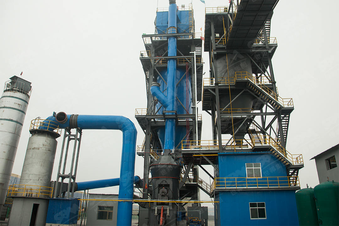 立式磨粉機(jī)現(xiàn)場